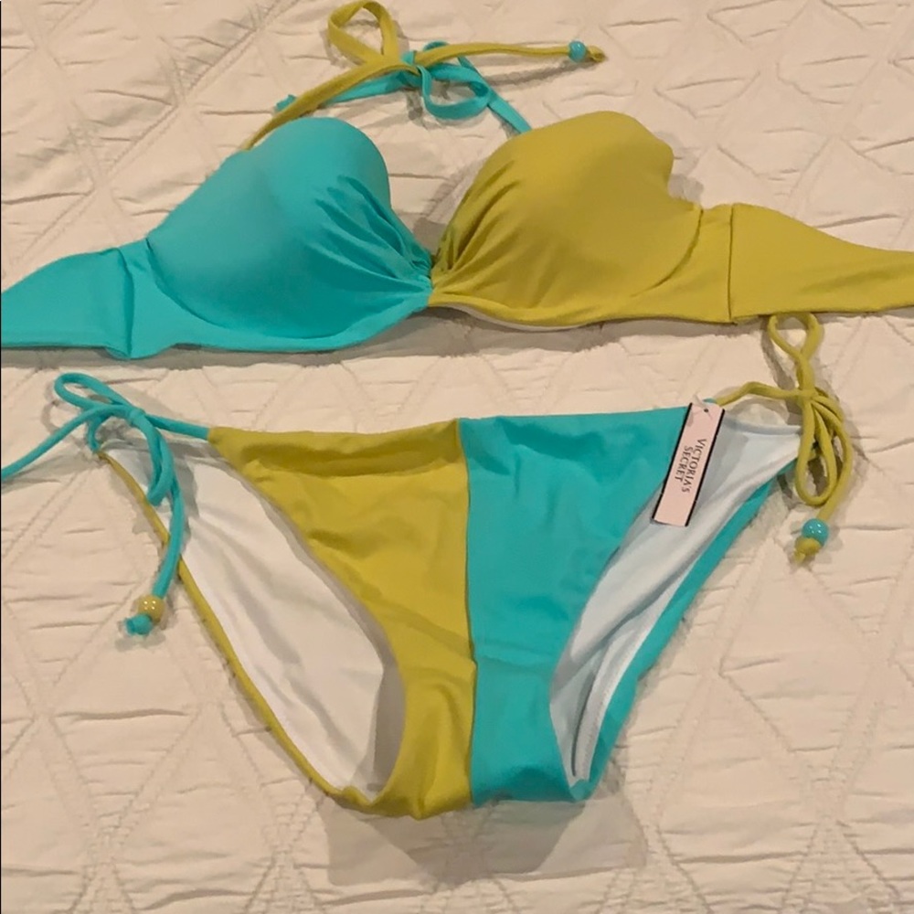 Victoria’s Secret bikini